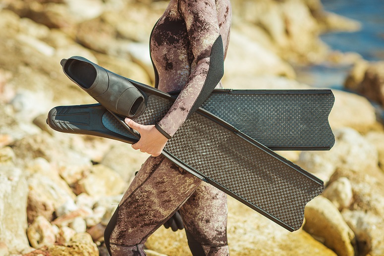 Fiberglass spearfishing fins