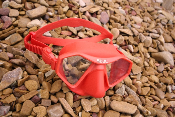 Seac M70 mask on pebble beach