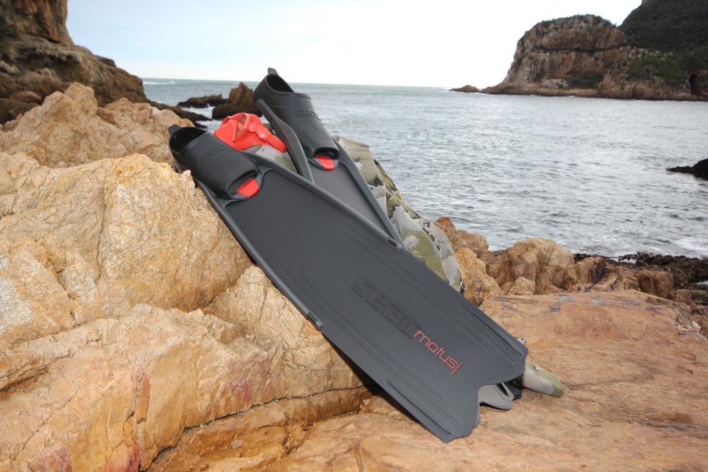 Seac Motus Italian Design Long Blade Fin for Spearfishing and Freediving Fins 